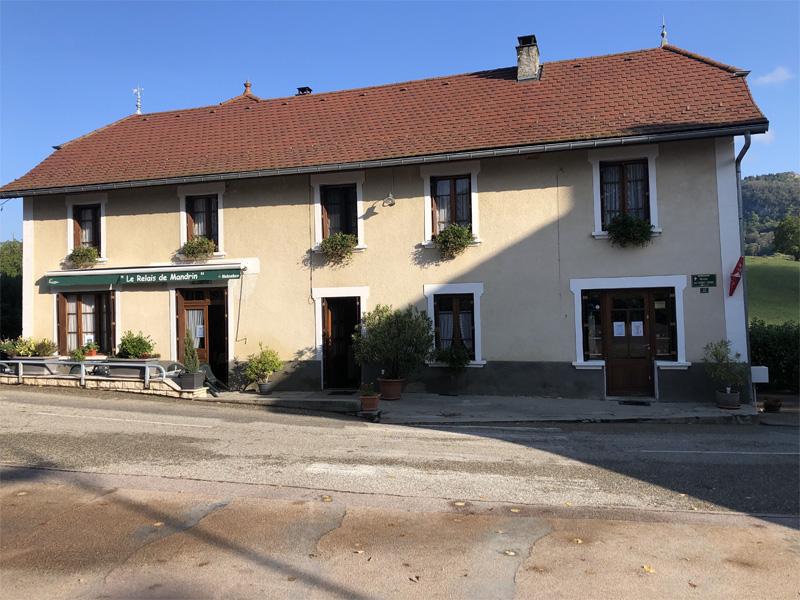 Bar, tabac, épicerie au village de Rochefort, en Savoie